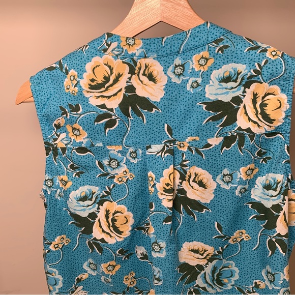 Erika Woman’s Blue Floral Sleeveless Button Top shirt size Medium Petite - Picture 4 of 8